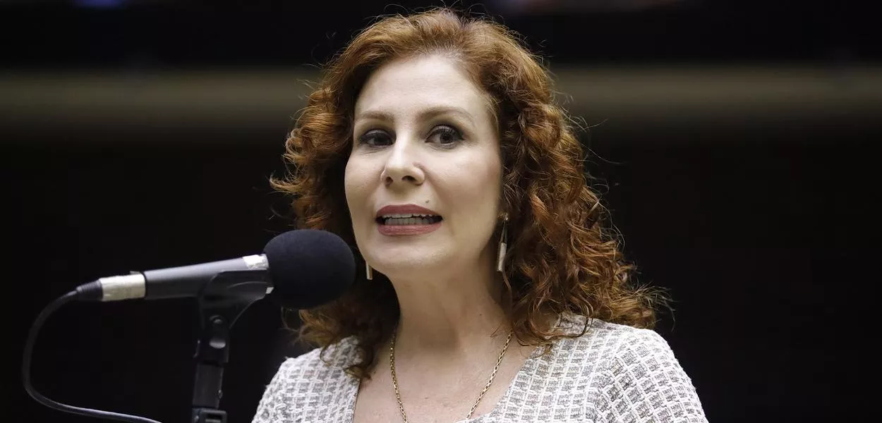 Justiça italiana mantém prisão de Carla Zambelli mesmo após mal-estar em audiência