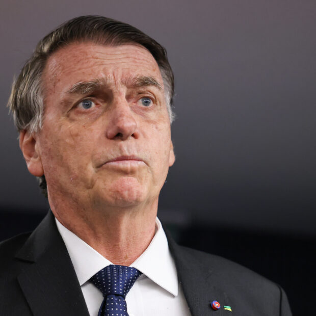 Bolsonaro tem esofagite intensa e gastrite moderada; tratamento será intensificado