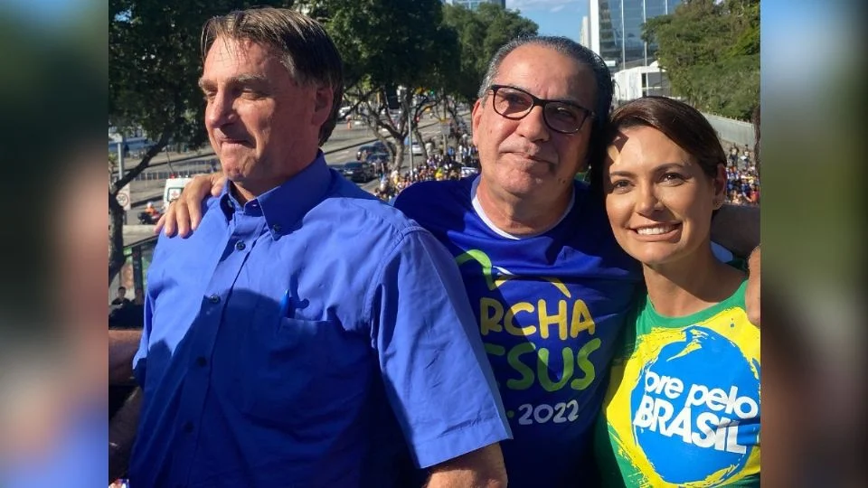 Malafaia “rifa” Eduardo Bolsonaro e aponta Michelle como opção para 2026