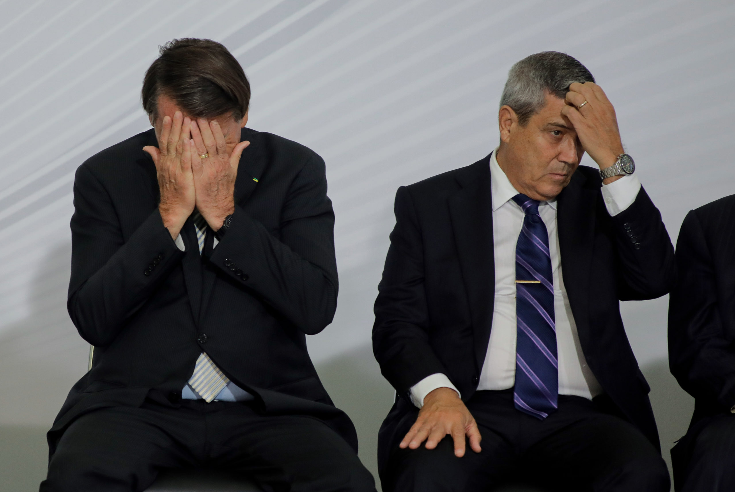 Braga Netto afronta ordem do STF e contata Bolsonaro por FaceTime