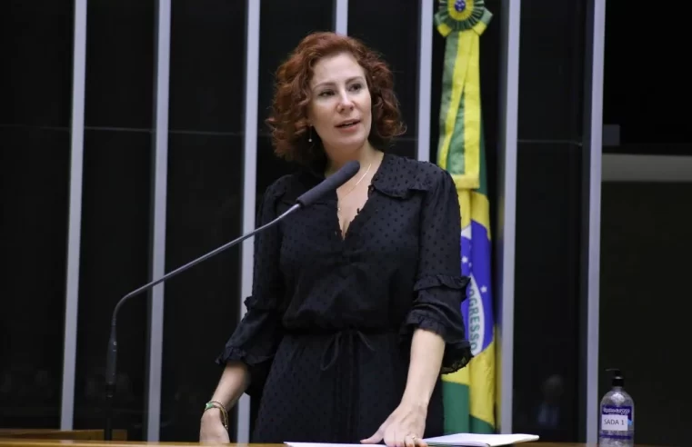 Itália inicia análise de extradição de Carla Zambelli após pedido formal do Brasil