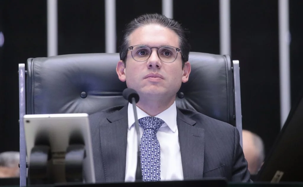 Motta surpreende e pauta derrubada do aumento do IOF sem aviso prévio