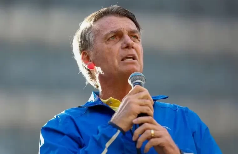 Bolsonaro Contradiz Filho ao Negar Envolvimento no “Tarifaço” de Trump