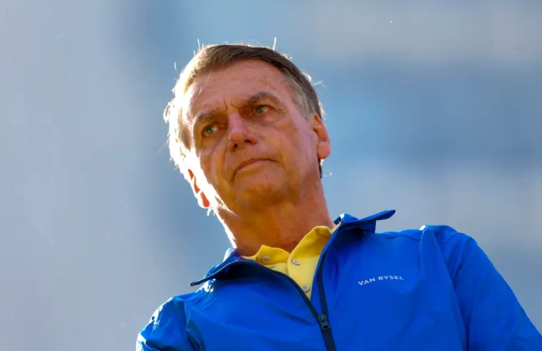 Bolsonaro e Eduardo são acusados pela PGR de provocar “ato de guerra”