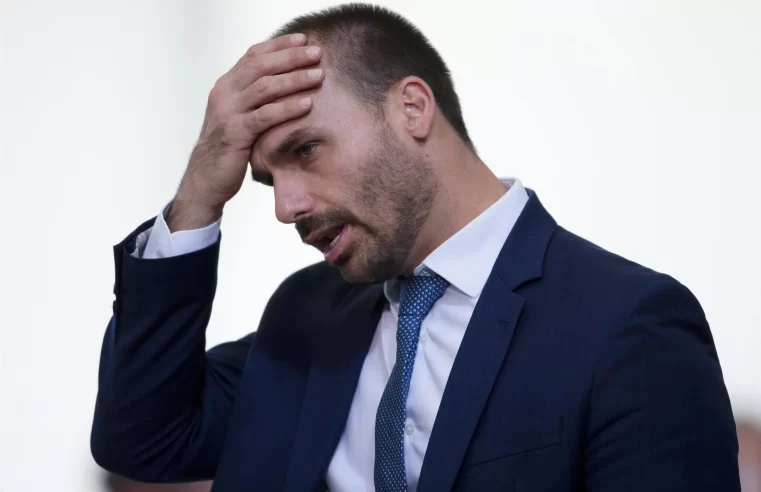 Imagem misteriosa “apavora Eduardo Bolsonaro”: “Torce para inteligência dos EUA não levar ao Trump”