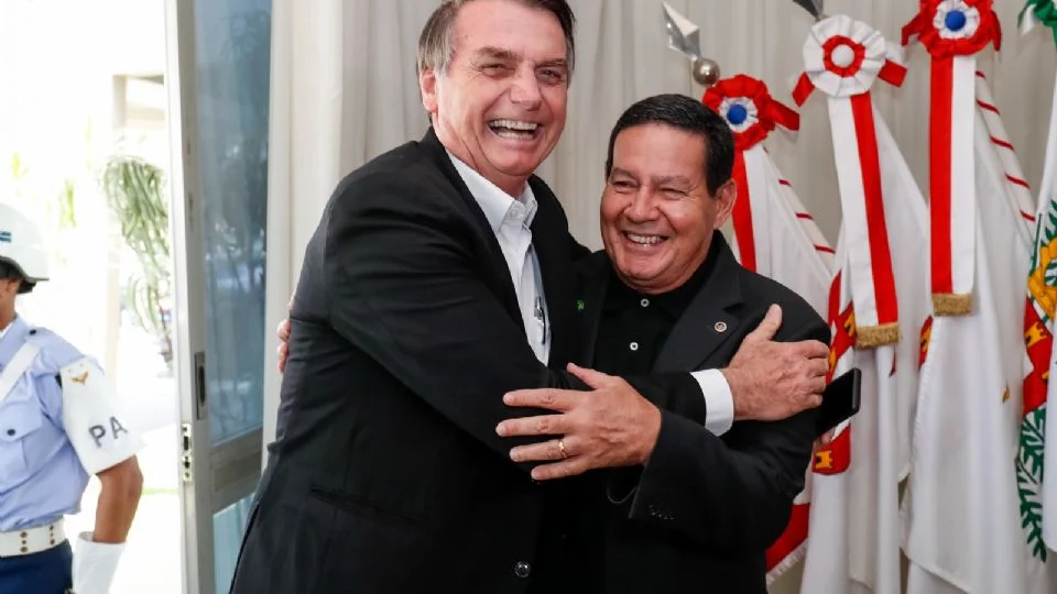 Mourão adere ao “golpe 2.0” e defende impeachment de Alexandre de Moraes — absurdo institucional