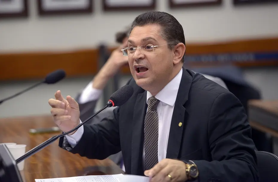 PL acelera anistia a golpistas e pressiona STF antes do recesso