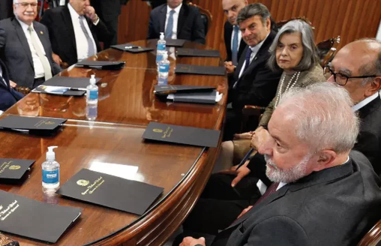 Lula reúne ministros do STF para jantar no Alvorada e afinar resposta à sanção a Moraes