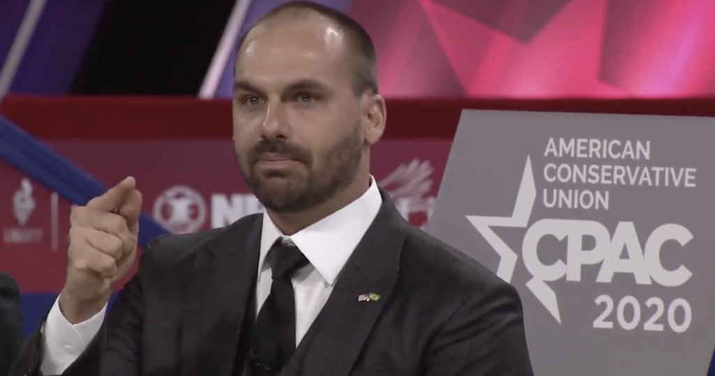 Eduardo Bolsonaro foragido ataca os EUA e expõe contradições da extrema-direita