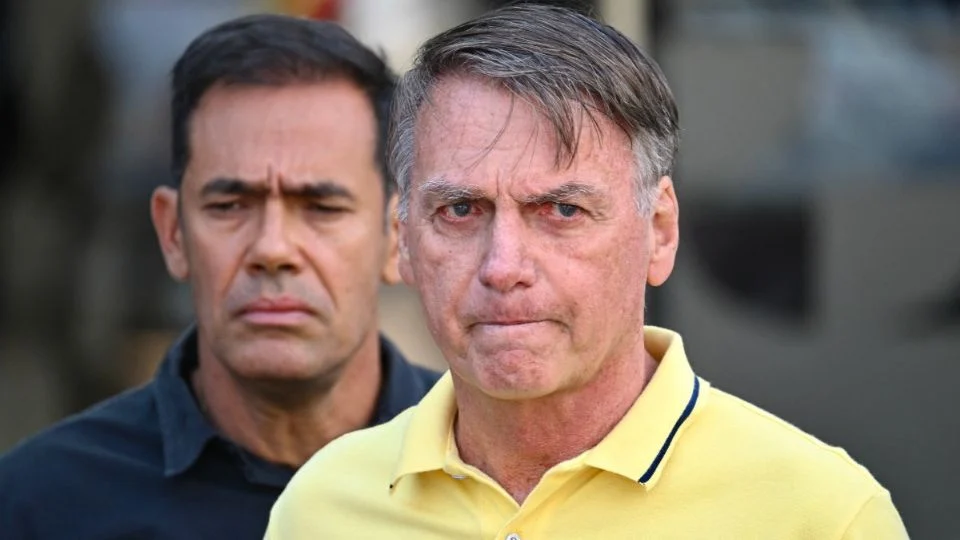 Defesa informa Moraes sobre internação de Bolsonaro em hospital do DF