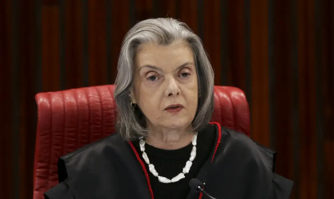 Auditabilidade das urnas é incontestável, defende Cármen Lúcia — sistema é seguro e inviolável